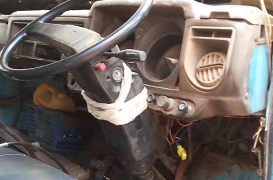 **145,000 บ. ต่อรอง/// 6ล้อ ISUZU KS-100แรง ฝาดำ เครื่องใหม่ เกียร์เดิม ช่วงล่างใหญ่ หน้า115 ท้ายF สโลวกลาง ครบ หัวเก๋งดี สีไม่สวย พ.พาวเวอร์ คัสซีเก็บงานแล้ว แข็งแรง ดี กระบะพื้นไม้คอกเกษตร 4.30ม. ยางหน้า7.50/16 หลัง 8.25/16 สภาพ65-70\% ตามสภาพ พร้อมลุย เ