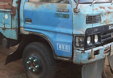 **145,000 บ. ต่อรอง/// 6ล้อ ISUZU KS-100แรง ฝาดำ เครื่องใหม่ เกียร์เดิม ช่วงล่างใหญ่ หน้า115 ท้ายF สโลวกลาง ครบ หัวเก๋งดี สีไม่สวย พ.พาวเวอร์ คัสซีเก็บงานแล้ว แข็งแรง ดี กระบะพื้นไม้คอกเกษตร 4.30ม. ยางหน้า7.50/16 หลัง 8.25/16 สภาพ65-70\% ตามสภาพ พร้อมลุย เ