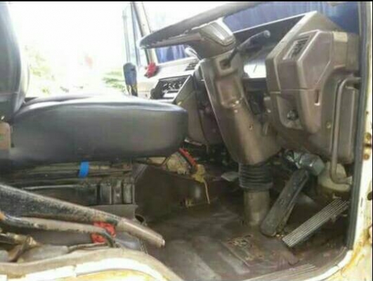 ต้องการขายด่วน  รถบรรทุก 10 ล้อ MITSUBISHI FN527 MA 195  รถบ้านสวย ๆ เจ้าของขายเอง ราคาคุยกันได้นะคะ