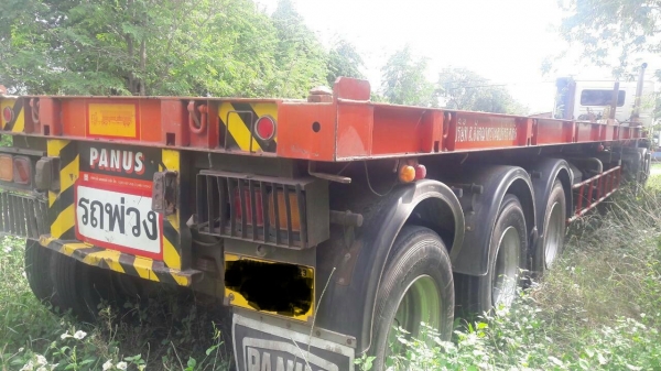 หัวลากวยี่ห้อ VOLVO 320แรงม้าพร้อมหางพื้นเรียบลูกสามคานปี49ราคา1,350,000บาทมีใครสนใจหาซื้อติดต่อสุขุมตรัง0872836792