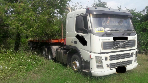 หัวลากวยี่ห้อ VOLVO 320แรงม้าพร้อมหางพื้นเรียบลูกสามคานปี49ราคา1,350,000บาทมีใครสนใจหาซื้อติดต่อสุขุมตรัง0872836792 หัวลากวยี่ห้อ VOLVO 320แรงม้าพร้อมหางพื้นเรียบลูกสามคานปี49ราคา1,350,000บาทมีใครสนใจหาซื้อติดต่อสุขุมตรัง0872836792