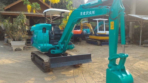 ขายรถขุดแบคโฮ KOMATSU Pc25-รุ่น7E ขนาด25 (คอลโทลน้ำมัน ระบบไว แทรคเหล็ก) รถพร้อมใช้งาน