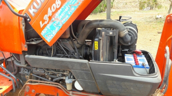 ขายรถไถคูโบต้าL3408หลังคาขาวอุปกรณ์ดันหน้าผาน6 ตราช้าง