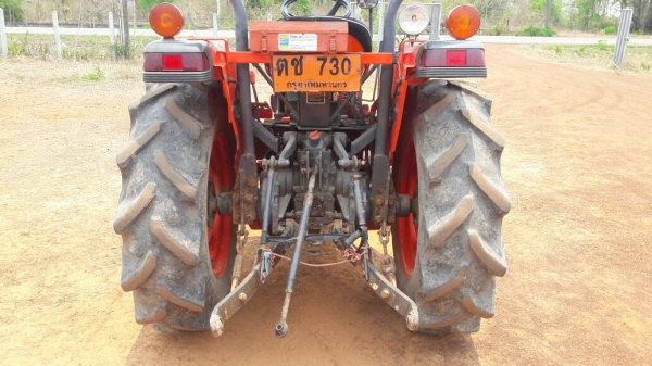 ขายรถไถคูโบต้าL3408หลังคาขาวอุปกรณ์ดันหน้าผาน6 ตราช้าง