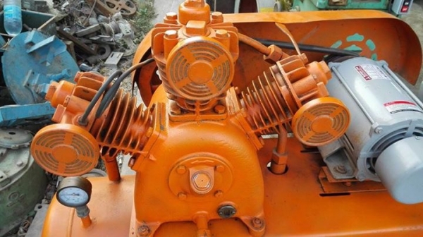 ** ยกแล้วครับ!! ** ปั้มลม HITACHI 3 HP 150 ลิตร. มอเตอร์มิตซู ไฟบ้าน 220V สภาพสวยสดนอกพร้อมใช้มาเทสได้ครับ!!