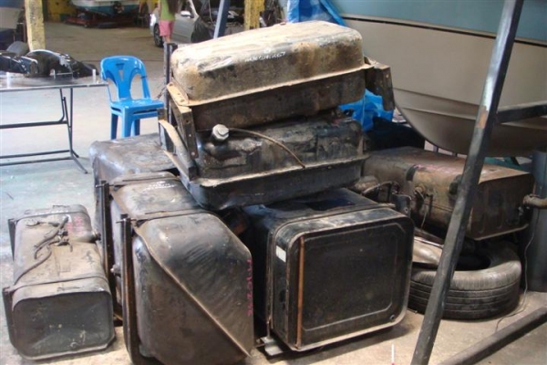 ขายถังน้ำมัน 9ลูก  12000 บาท