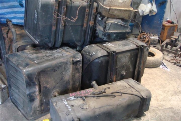 ขายถังน้ำมัน 9ลูก  12000 บาท