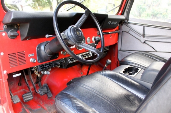 พวงมาลัย แปลงใส่รถ Jeep สไตล์ CJ7