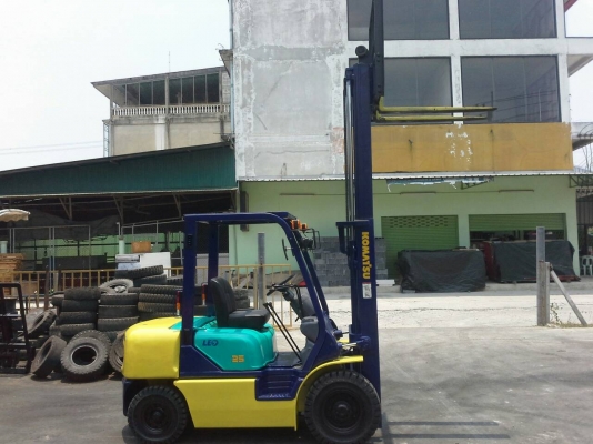 KOMATSU FD25-12ขนาด2.5ตัน เสาสูง3เมตร เกียร์ธรรมดา เครื่องยนต์ดีเซล4D94E ยางตัน4เส้น ราคาต่อรองได้0816161541