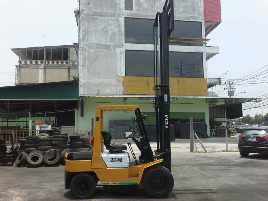 TCM FD30Z8 เสาสูง4เมตร เกียร์ธรรมดา เครื่องยนต์ดีเซล อีซูซุC240 ยางตันใหม่4เส้น รถสวยพร้อมใช้งาน