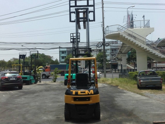 TCM FD30Z8 เสาสูง4เมตร เกียร์ธรรมดา เครื่องยนต์ดีเซล อีซูซุC240 ยางตันใหม่4เส้น รถสวยพร้อมใช้งาน