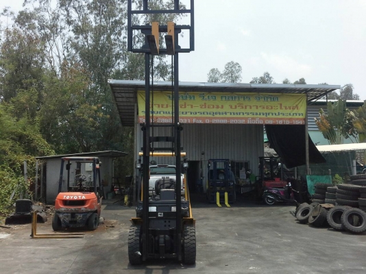 TCM FD30Z8 เสาสูง4เมตร เกียร์ธรรมดา เครื่องยนต์ดีเซล อีซูซุC240 ยางตันใหม่4เส้น รถสวยพร้อมใช้งาน