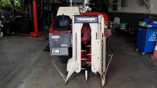 รถเกี่ยวข้าวพร้อมนวดข้าวในตัว แบบนั่งขับ เก่าญี่ปุ่น  YANMAR รุ่น  CA15 เกี่ยวข้าว 2 แถว มีชุดเกี่ยวข้าวล้ม สภาพสวย