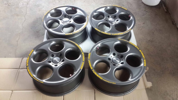 ล้อ Rays แท้ serie versus turismo ลายลูกโม่ สีเทากัล 5 รู 114  หายากครับ