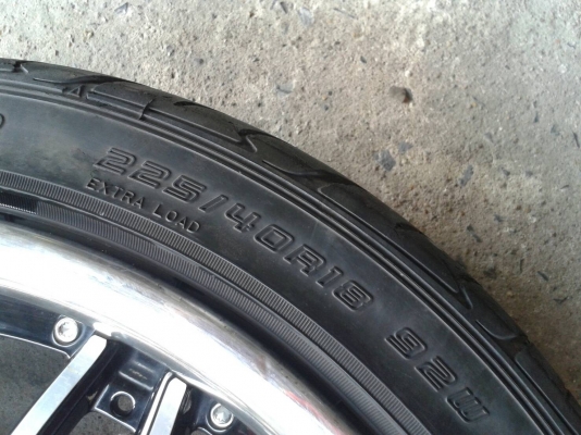 ล้อแม็ก18นิ้ว5รู114 พร้อมยาง สวยๆ 4 ล้อ ราคา 7900 บาท ล้อแม็ก18นิ้ว5รู114 พร้อมยาง สวยๆ 4 ล้อ ราคา 7900 บาท