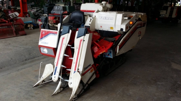 รถเกี่ยวข้าวพร้อมนวดข้าวในตัว แบบนั่งขับ เก่าญี่ปุ่น  YANMAR   รุ่น CA125 เกี่ยวข้าว 2 แถว สภาพสวย
