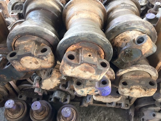 โรลเลอร์รถขุด CAT 320 เก่าญี่ปุ่น ราคา 2,000 บาท โรลเลอร์รถขุด CAT 320 เก่าญี่ปุ่น ราคา 2,000 บาท