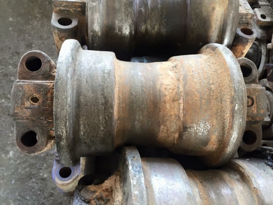 โรลเลอร์รถขุด CAT 320 เก่าญี่ปุ่น ราคา 2,000 บาท