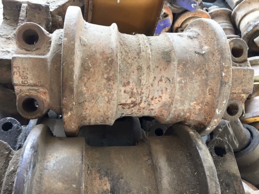 โรลเลอร์รถขุด CAT 312 เก่าญี่ปุ่น ราคา 2,000 บาท โรลเลอร์รถขุด CAT 312 เก่าญี่ปุ่น ราคา 2,000 บาท