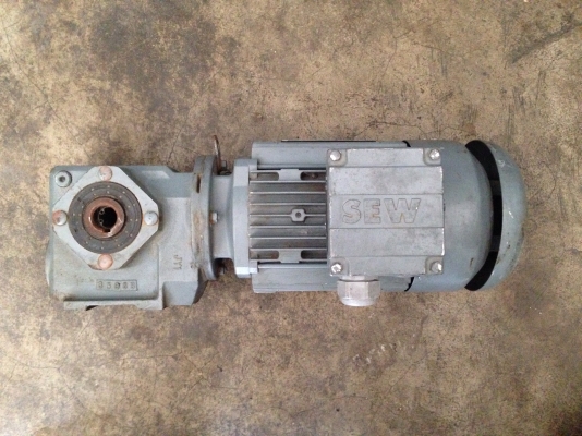 ขายมอเตอร์เกียร์ SEW eurodrive 3/4HP. 380V อัตราทด 1:16 เพลาออกประมาณ 88รอบต่อนาที สภาพสวยมากเดิมๆ วิ่งนิ่ม พร้อมใช้งาน