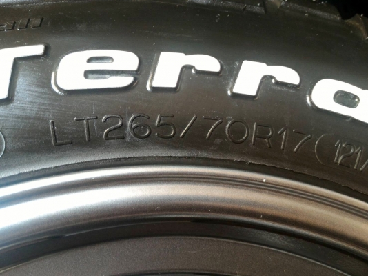 ขายยาง BF KM2 265 x 70 x 17 พร้อมล้อลาย Bradley ขายยาง BF KM2 265 x 70 x 17 พร้อมล้อลาย Bradley