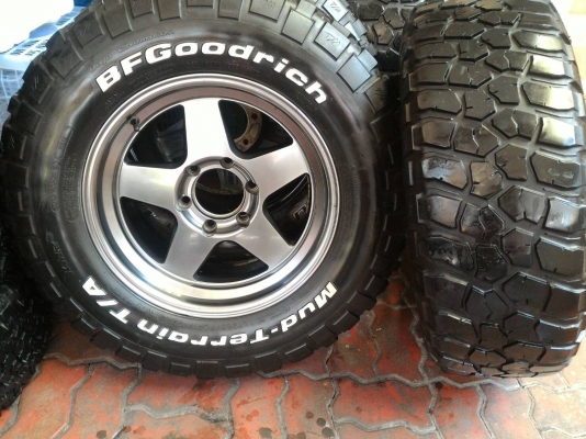 ขายยาง BF KM2 265 x 70 x 17 พร้อมล้อลาย Bradley ขายยาง BF KM2 265 x 70 x 17 พร้อมล้อลาย Bradley