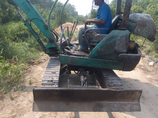 ขายรถแบคโฮ KOMATSU PC30-7 ราคา 180000