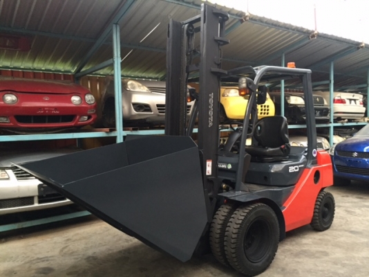 ขายรถโฟลคลิฟท์ ( รุ่นใหม่ล่าสุด ) TOYOTA 8FD20 ,เครื่องยนต์ดีเซล  3Z ,เสายกสูง 4 เมตร ,งาปรับคว่ำ-หงาย , รถนำเข้าจากญี่ปุ่น 100\% พร้อมปุ้งกี๋แท้จากญี่ปุ่น