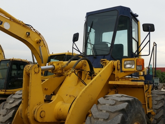 ขายรถตักล้อยาง WA250-1 ยี่ห้อ KOMATSU นำเข้าจากต่างประเทศแท้ 100\% สภาพสวย ไม่เคยใช้งานในไทย