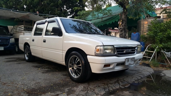 ขายอีซูซุ เครื่อง 2500 ดีเซล 4 ประตู พวงมาลัยพาวเวอร์ รถสวยพร้อมใช้