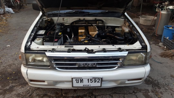 ขายอีซูซุ เครื่อง 2500 ดีเซล 4 ประตู พวงมาลัยพาวเวอร์ รถสวยพร้อมใช้