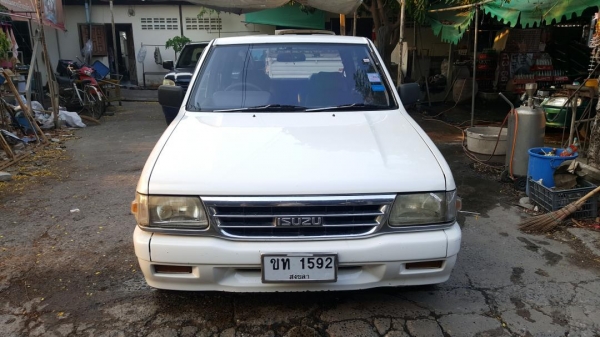 ขายอีซูซุ เครื่อง 2500 ดีเซล 4 ประตู พวงมาลัยพาวเวอร์ รถสวยพร้อมใช้