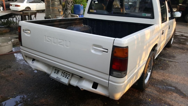 ขายอีซูซุ เครื่อง 2500 ดีเซล 4 ประตู พวงมาลัยพาวเวอร์ รถสวยพร้อมใช้