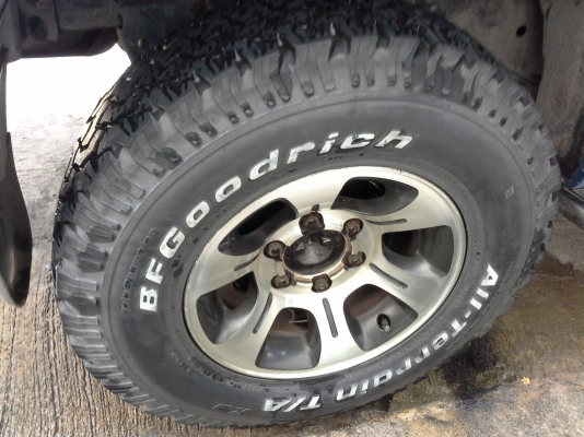 ขายแม็ก15 นิ้วพร้อมยาง bf เบอร์ 30 นิ้วปี 10