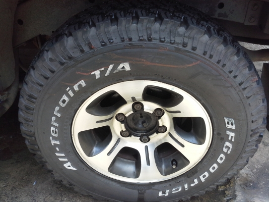 ขายแม็ก15 นิ้วพร้อมยาง bf เบอร์ 30 นิ้วปี 10