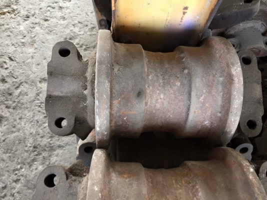 โรลเลอร์รถขุด kobelco sk05 เก่าญี่ปุ่น ราคา 2,000 บาท โรลเลอร์รถขุด kobelco sk05 เก่าญี่ปุ่น ราคา 2,000 บาท