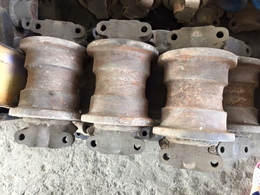 โรลเลอร์รถขุด kobelco sk05 เก่าญี่ปุ่น ราคา 2,000 บาท โรลเลอร์รถขุด kobelco sk05 เก่าญี่ปุ่น ราคา 2,000 บาท