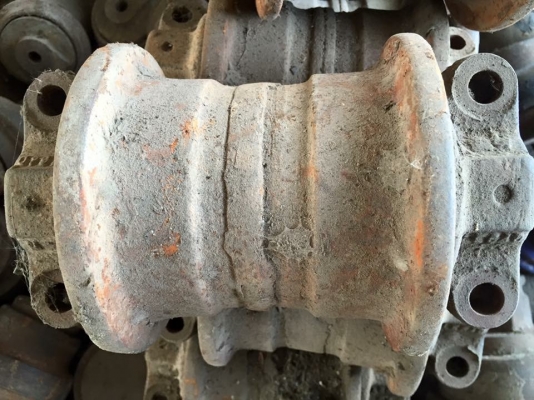 โรลเลอร์รถขุด kobelco sk60-5 เก่าเช็คนอกญี่ปุ่น ราคา 2,000 บาท