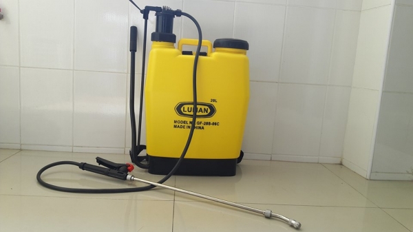 ถังพ่นยาฆ่าแมลงสะพายหลัง 20 ลิตร
