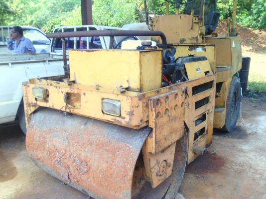 ขายรถบด KOMATSU JV40C ขนาด 4 ตันสั่นสะเทือน เพลาเดี่ยว ไม่มีเอกสาร ราคา 150000