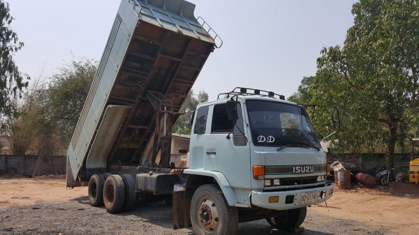 ขาย10ล้อ2เพลาอีซูซุร็อคกี้195 6HE1 สโลว์กลาง แชชซีสวยเครื่องดี สภาพพร้อมวิ่งงาน