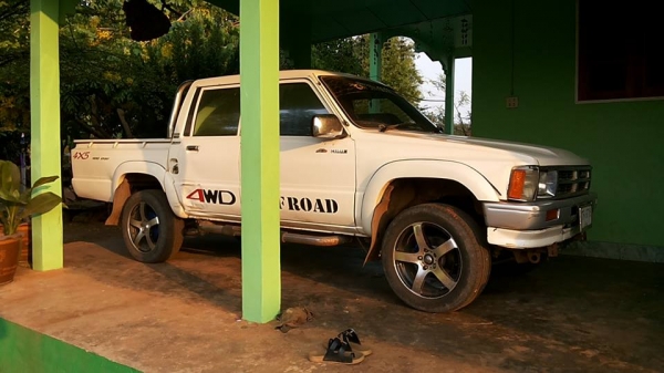 **90,000 บ.ต่อรอง/// รถกระบะ4ประตู TOYOTA HILUX HERO 2.45D 4ประตู ปี33 (ขับ2) เครื่อง/เกียร์ เดิม แน่น แรง ช่วงล่างแน่น คัสซีสวยกริ้ป ภายในเก๋งดี ไม่ผุ พ.พาวเวอร์ แอร์มีระบบ แต่งยกสูง ล้อแม็กสวย ยางดี บอดี้ดี ทรงสวย สีสันได้ พร้อมใช้ เล่มฯภาษีเต็ม **ขาย T