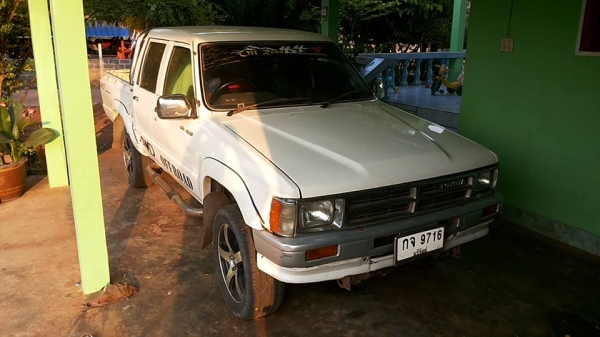 **90,000 บ.ต่อรอง/// รถกระบะ4ประตู TOYOTA HILUX HERO 2.45D 4ประตู ปี33 (ขับ2) เครื่อง/เกียร์ เดิม แน่น แรง ช่วงล่างแน่น คัสซีสวยกริ้ป ภายในเก๋งดี ไม่ผุ พ.พาวเวอร์ แอร์มีระบบ แต่งยกสูง ล้อแม็กสวย ยางดี บอดี้ดี ทรงสวย สีสันได้ พร้อมใช้ เล่มฯภาษีเต็ม **ขาย T