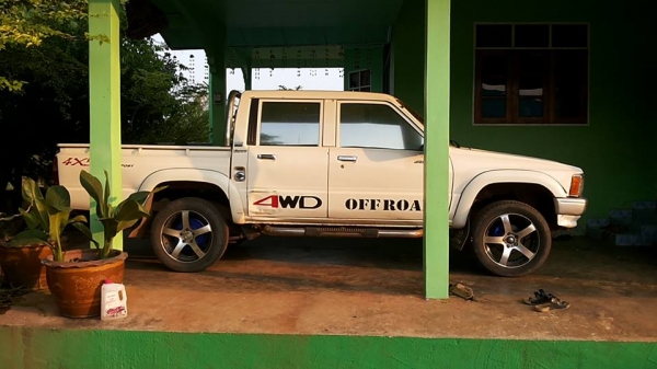 **90,000 บ.ต่อรอง/// รถกระบะ4ประตู TOYOTA HILUX HERO 2.45D 4ประตู ปี33 (ขับ2) เครื่อง/เกียร์ เดิม แน่น แรง ช่วงล่างแน่น คัสซีสวยกริ้ป ภายในเก๋งดี ไม่ผุ พ.พาวเวอร์ แอร์มีระบบ แต่งยกสูง ล้อแม็กสวย ยางดี บอดี้ดี ทรงสวย สีสันได้ พร้อมใช้ เล่มฯภาษีเต็ม **ขาย T