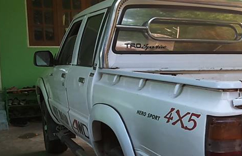**90,000 บ.ต่อรอง/// รถกระบะ4ประตู TOYOTA HILUX HERO 2.45D 4ประตู ปี33 (ขับ2) เครื่อง/เกียร์ เดิม แน่น แรง ช่วงล่างแน่น คัสซีสวยกริ้ป ภายในเก๋งดี ไม่ผุ พ.พาวเวอร์ แอร์มีระบบ แต่งยกสูง ล้อแม็กสวย ยางดี บอดี้ดี ทรงสวย สีสันได้ พร้อมใช้ เล่มฯภาษีเต็ม **ขาย T