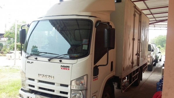 หกล้อ อีซูชุ NMR130ปี54ช่วงยาว4.30ม บรรทุกตู้แห้ง สภาพนางฟ้าสวยจัดบางเดิมทั้งคัน ทะเบียนพร้อมโอน