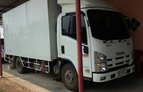 หกล้อ อีซูชุ NMR130ปี54ช่วงยาว4.30ม บรรทุกตู้แห้ง สภาพนางฟ้าสวยจัดบางเดิมทั้งคัน ทะเบียนพร้อมโอน