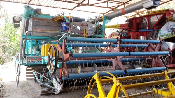 ขายรถเกี่ยวข้าว ไทยเจริญ ปี 2013 เครื่อง JO8C 260 แรงม้า ราคา 1650000