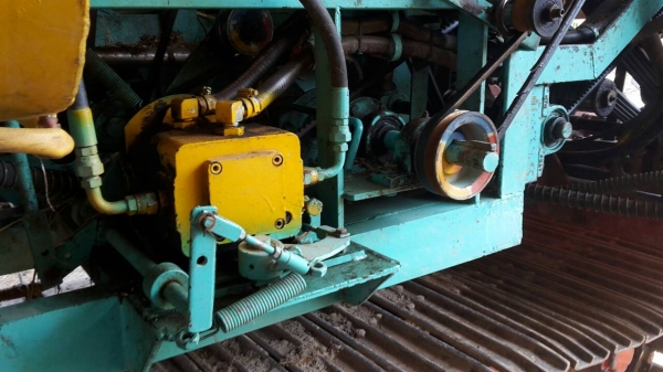 ขายรถเกี่ยวข้าว ไทยเจริญ ปี 2013 เครื่อง JO8C 260 แรงม้า ราคา 1650000