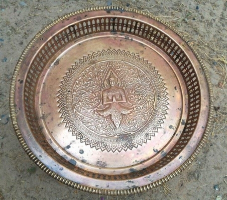 พานทองเหลืองแก่นาก ลวดลายเทพพนม ตอกดุนลายด้วยมือ Handmade  กว้าง 12.5 นิ้ว x สูง 5.5 นิ้ว